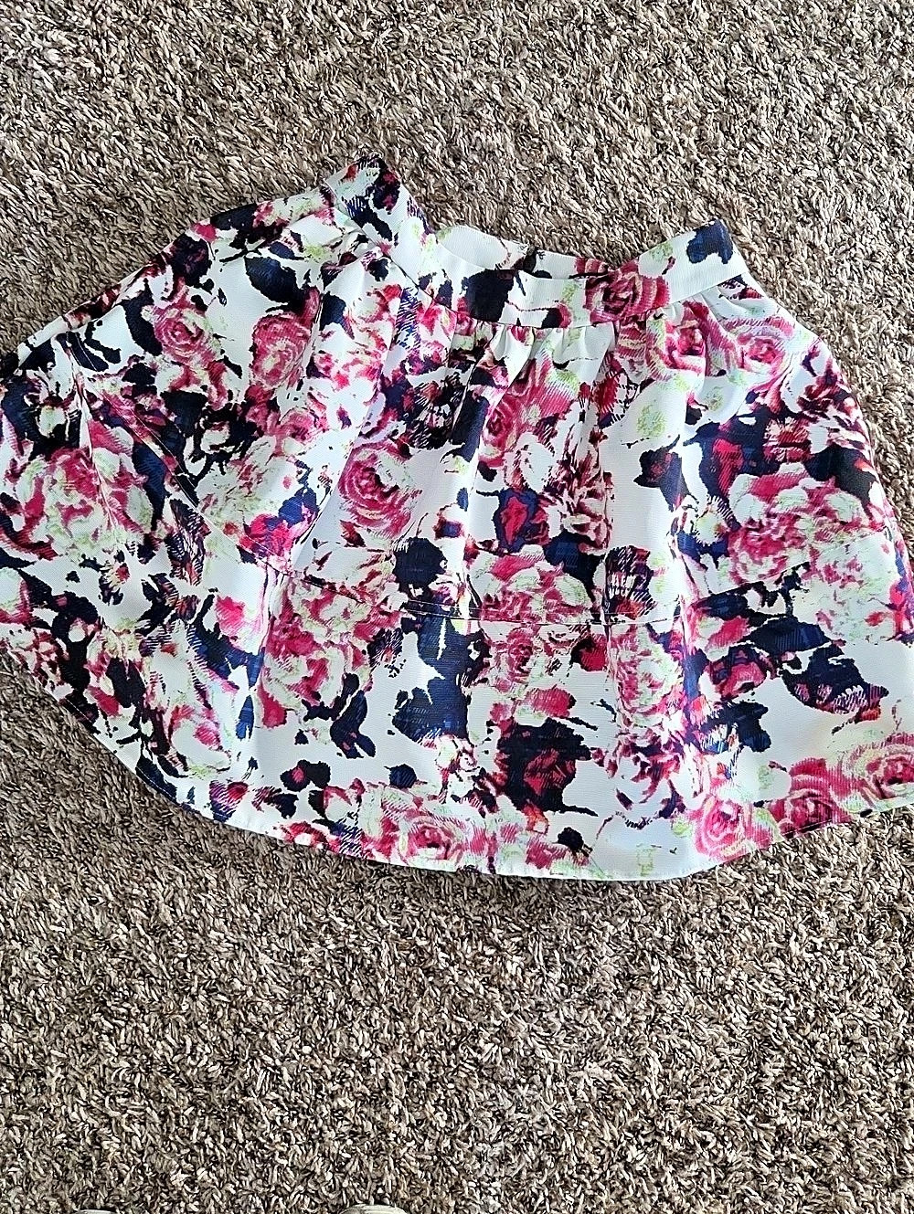 Express Floral Mini Skirt in Pink & White Size 4 Like New
